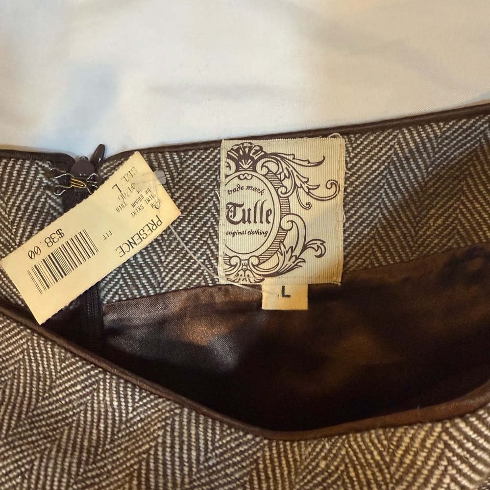 Tulle NWT Brown Herringbone Mini Skirt Large Preppy Academia - Picture 7 of 9